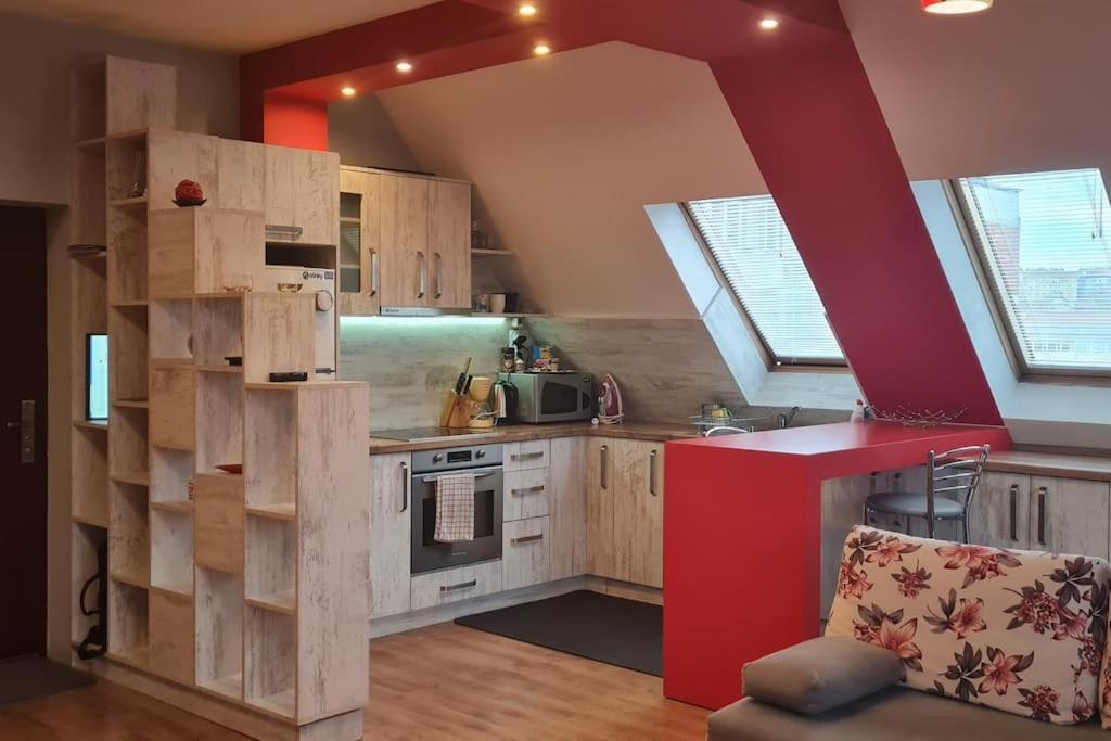 Unique Studio- Great Balcony And View! Parking Possibility! Велико Търново Екстериор снимка